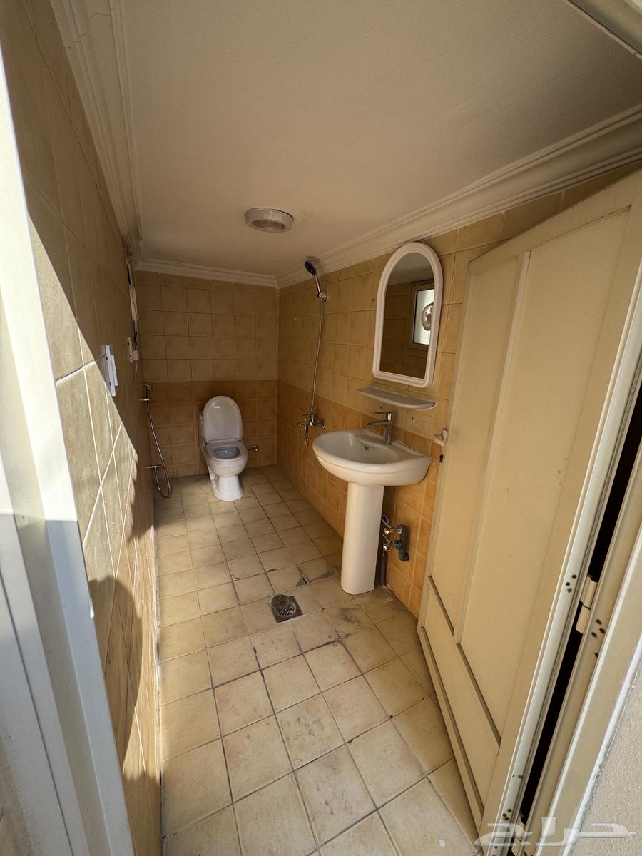 شقة ارضيه للايجار عوائل في الروضه الدمام64594051861890113