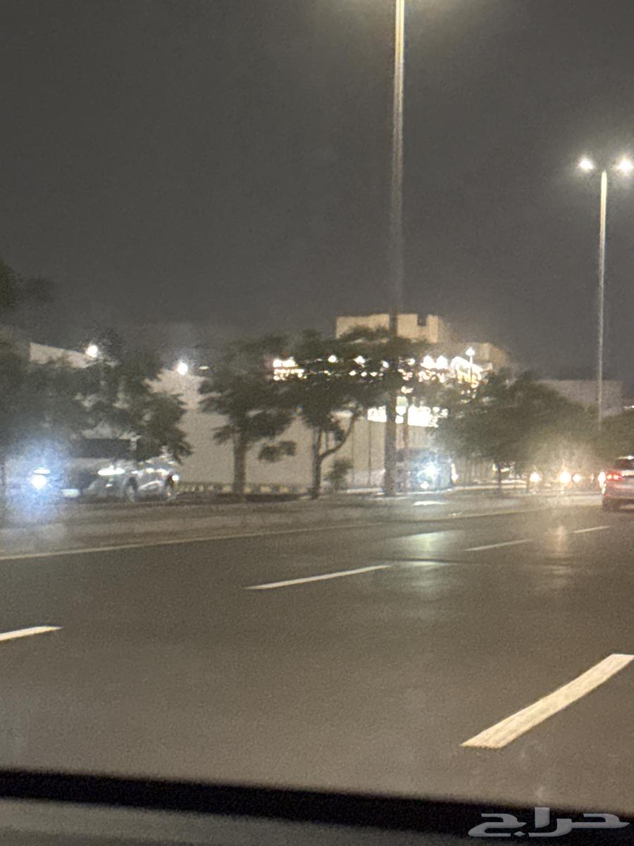 سائقه توصيل للنساء والأطفال فقط64594261489922110