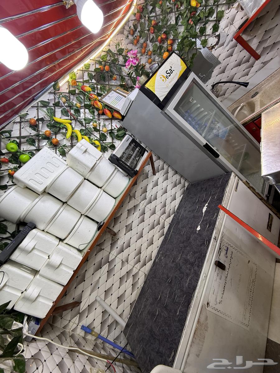 محل عصيرات للبيع الدخل اليومي لا يقل عن 700 ريال64589655535490110
