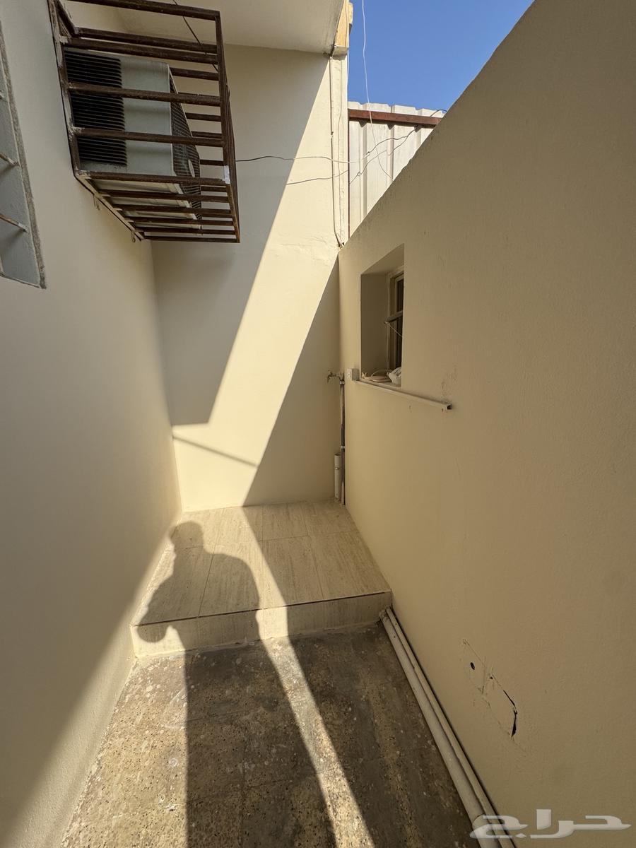 شقة ارضيه للايجار عوائل في الروضه الدمام64594051861890114