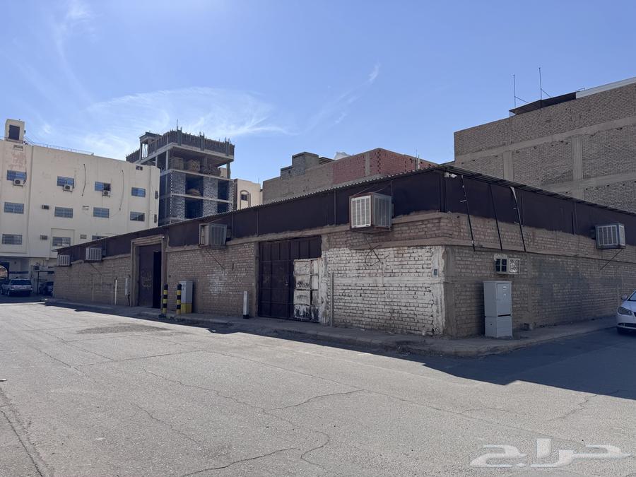 ارض 900م مقام عليها حوش للبيع في حي بني عبدالاشهل64594068608003112