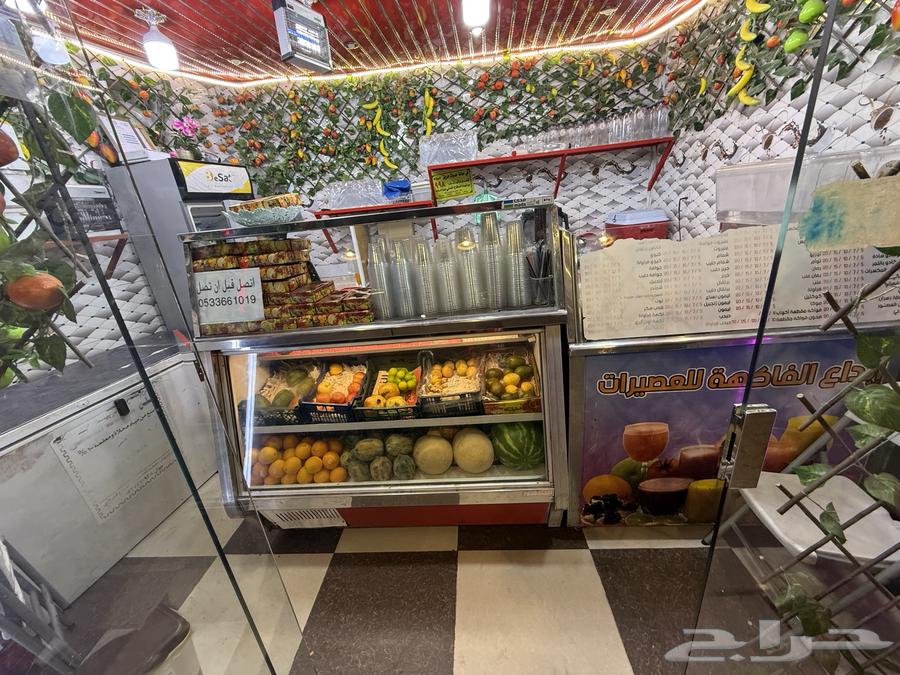محل عصيرات للبيع الدخل اليومي لا يقل عن 700 ريال64589655535490114