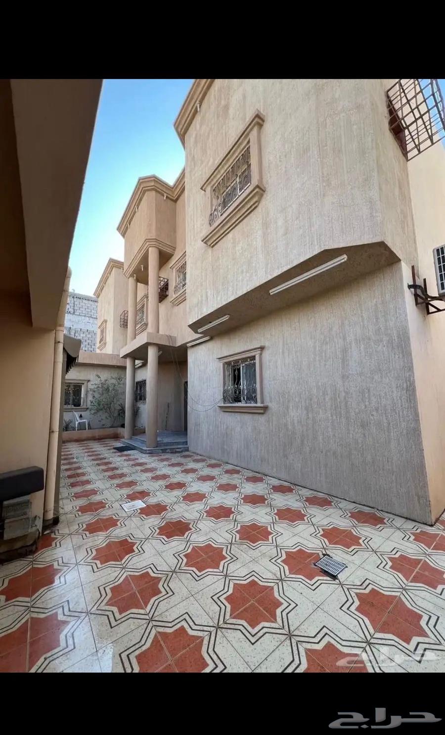 فيلا في الاحساء مساحه 700 مع 3 شقق كبار64594116803201111