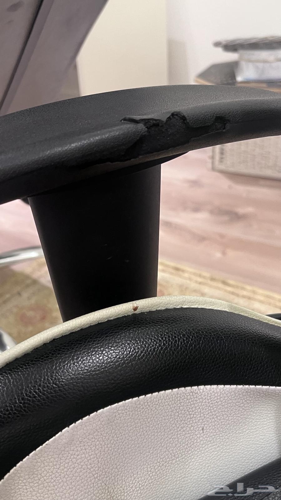 كرسي قيمينق للبيع م يعاني من شي الى ال من الارضيه64606431301378112