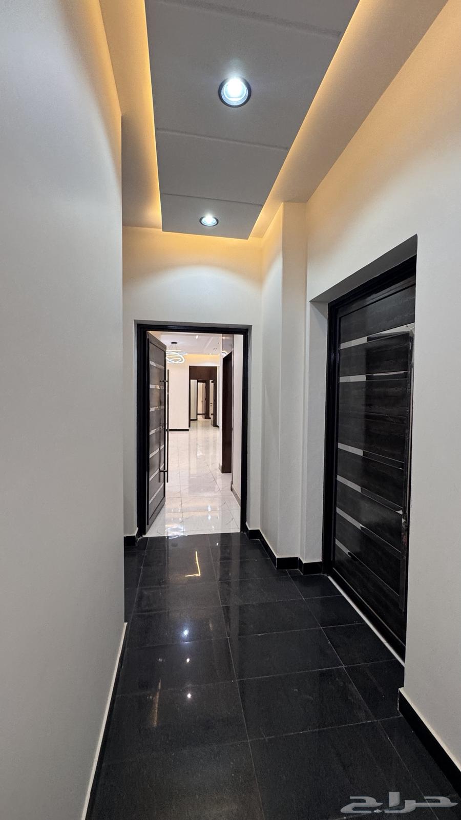 للبيع شقه 6 غرف مع سطح من 500 الف احد رفيده موقع متميز64606201947139114