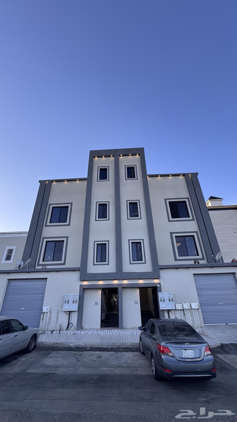 للبيع شقه 6 غرف مع سطح من 500 الف احد رفيده موقع متميز64606201947139110