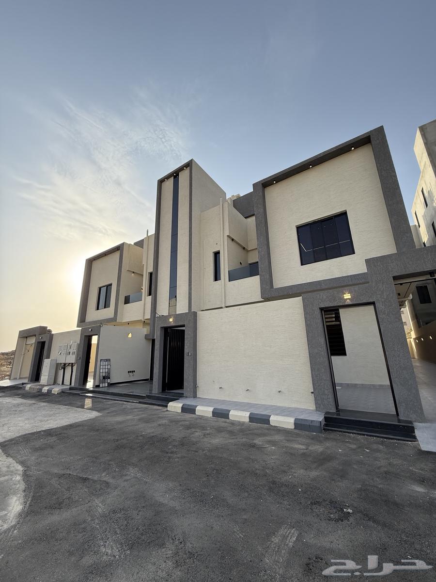 للبيع دور أرضي بحوش كبير ومداخل خاصة خلف حديقة بالمحالة64606217556225111