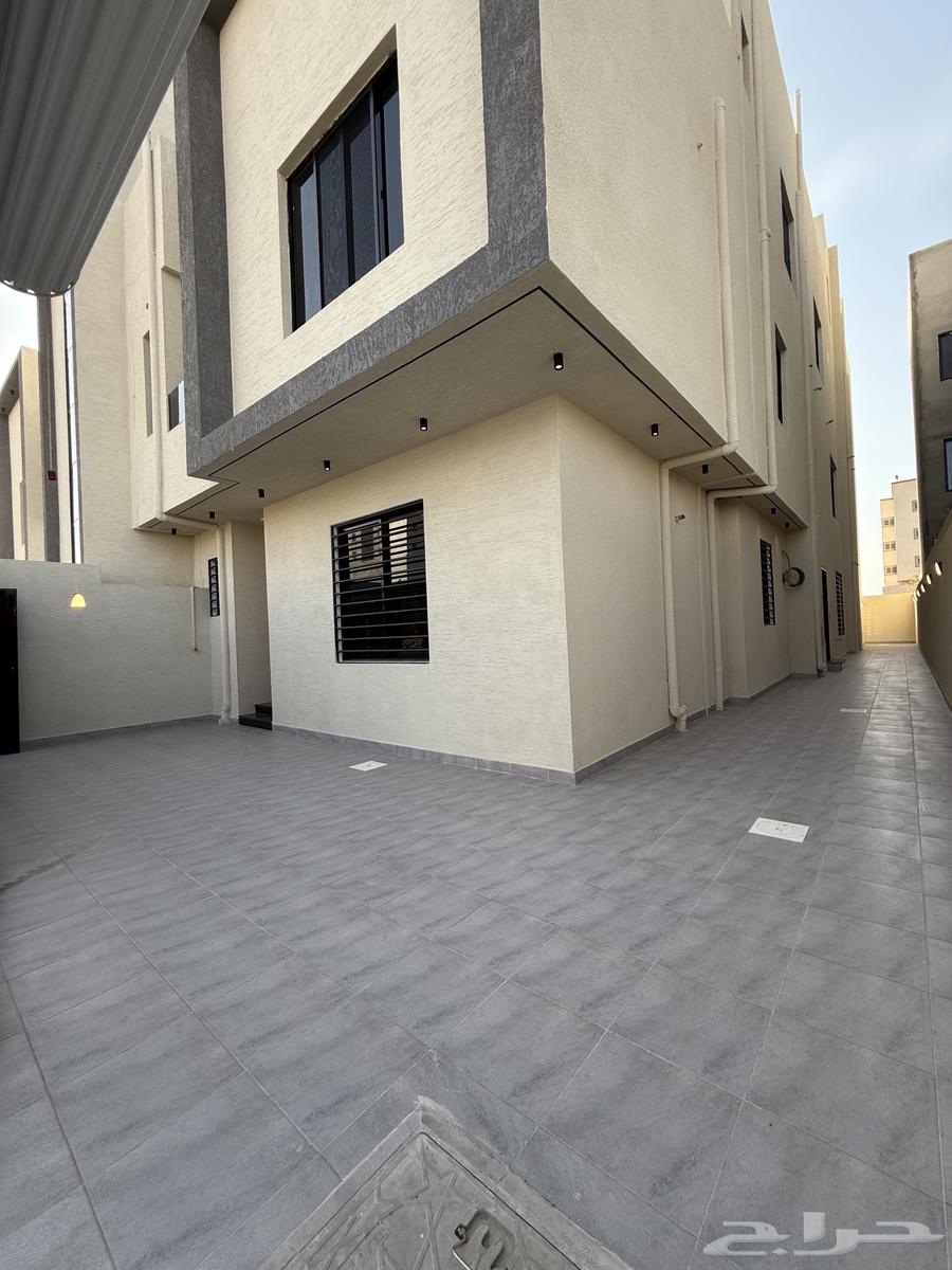 للبيع دور أرضي بحوش كبير ومداخل خاصة خلف حديقة بالمحالة64606217556225112