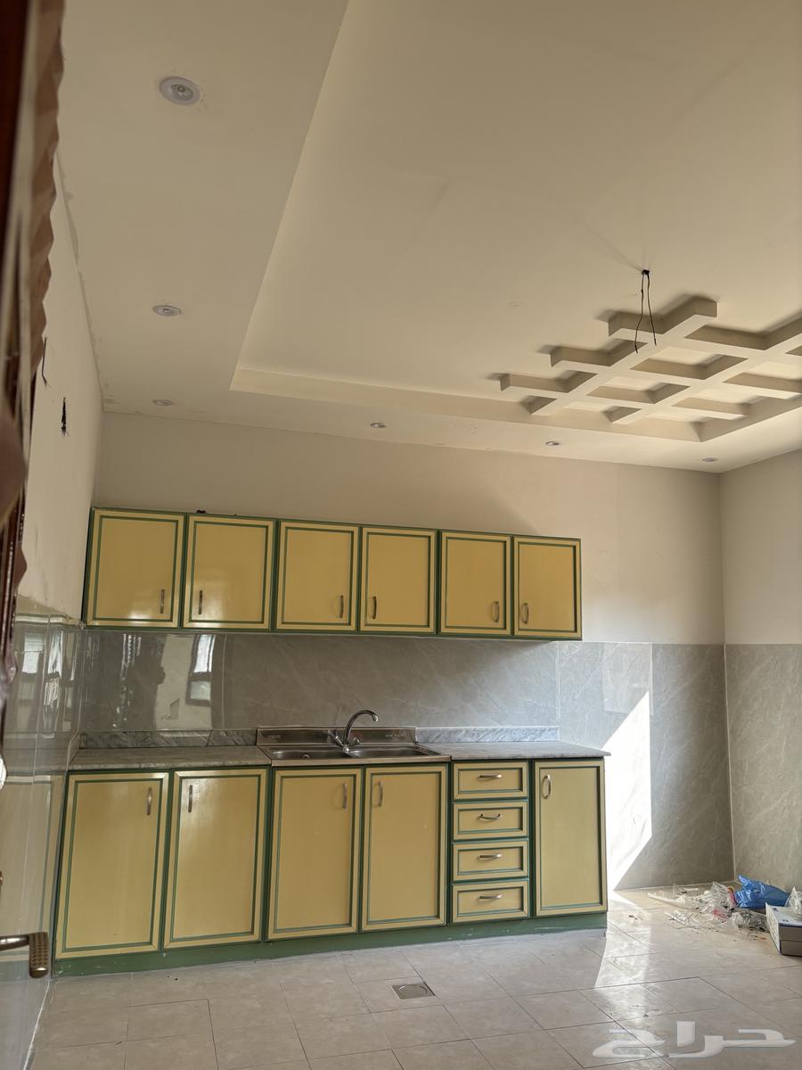 شقة في السنابل (ستر اللحياني سابقا  )غرفتين مطبخ ومكيفات64606246061826114