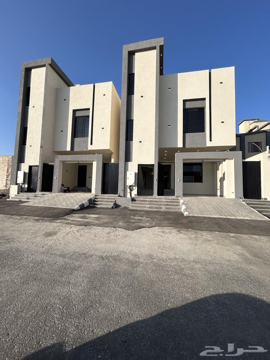 للبيع روف علوي بدرج داخلي وخارجي بسعر مناسب 650الف64606246448899110