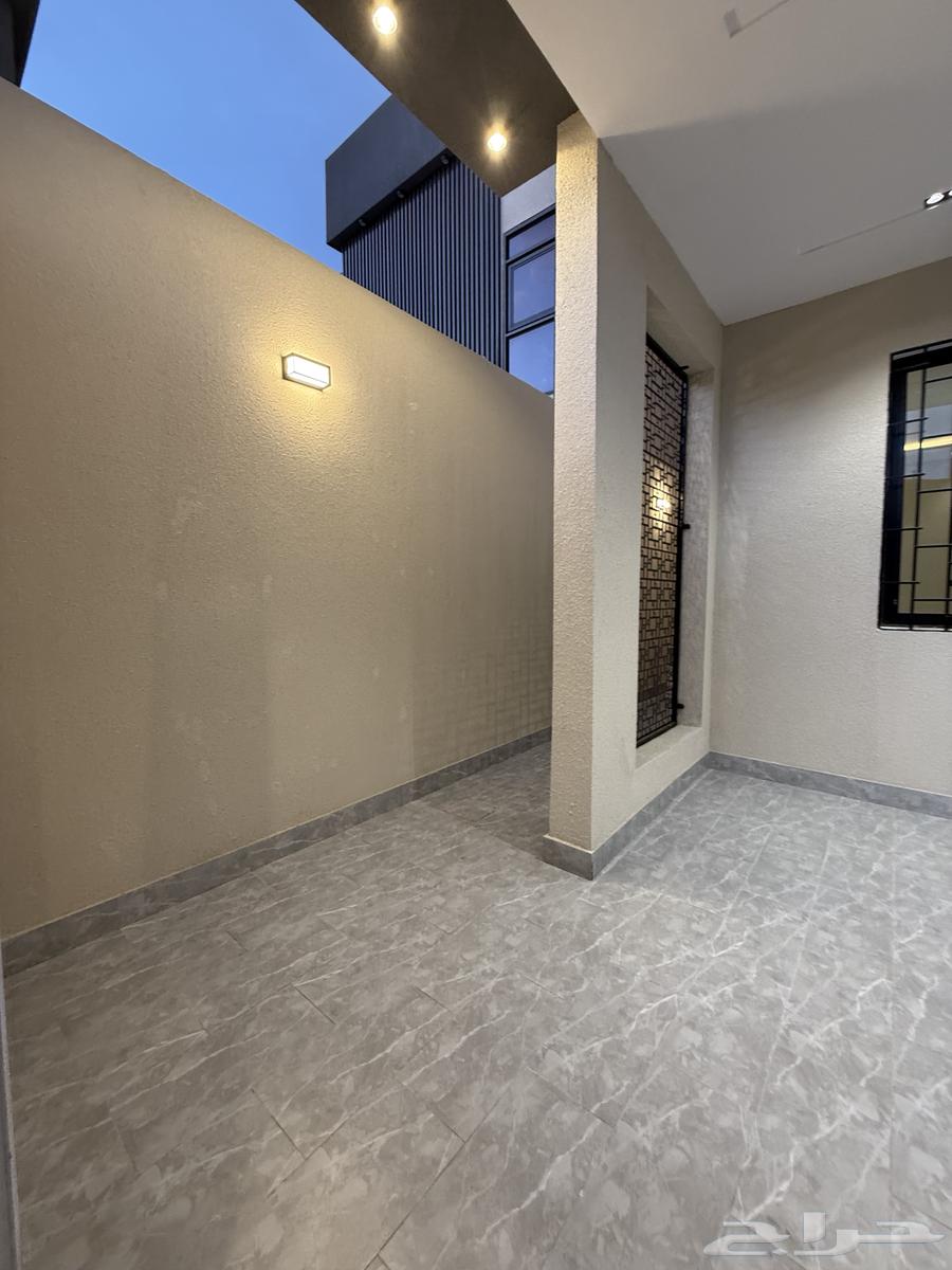 للبيع شقق ارضيه بحوش بمداخل مستقله مقابل نادي ضمك64606231323523112