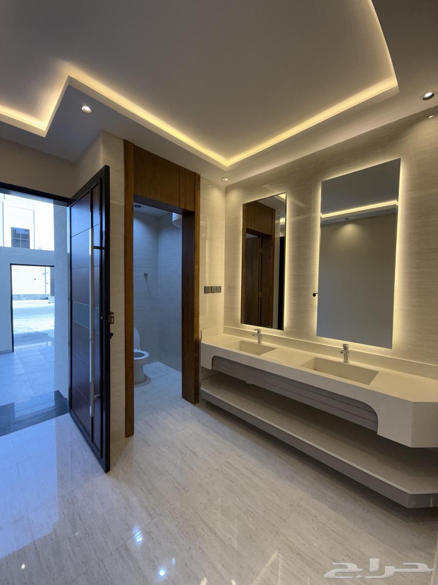 للبيع دور أرضي بحوش كبير ومداخل خاصة خلف حديقة بالمحالة64606217556225114