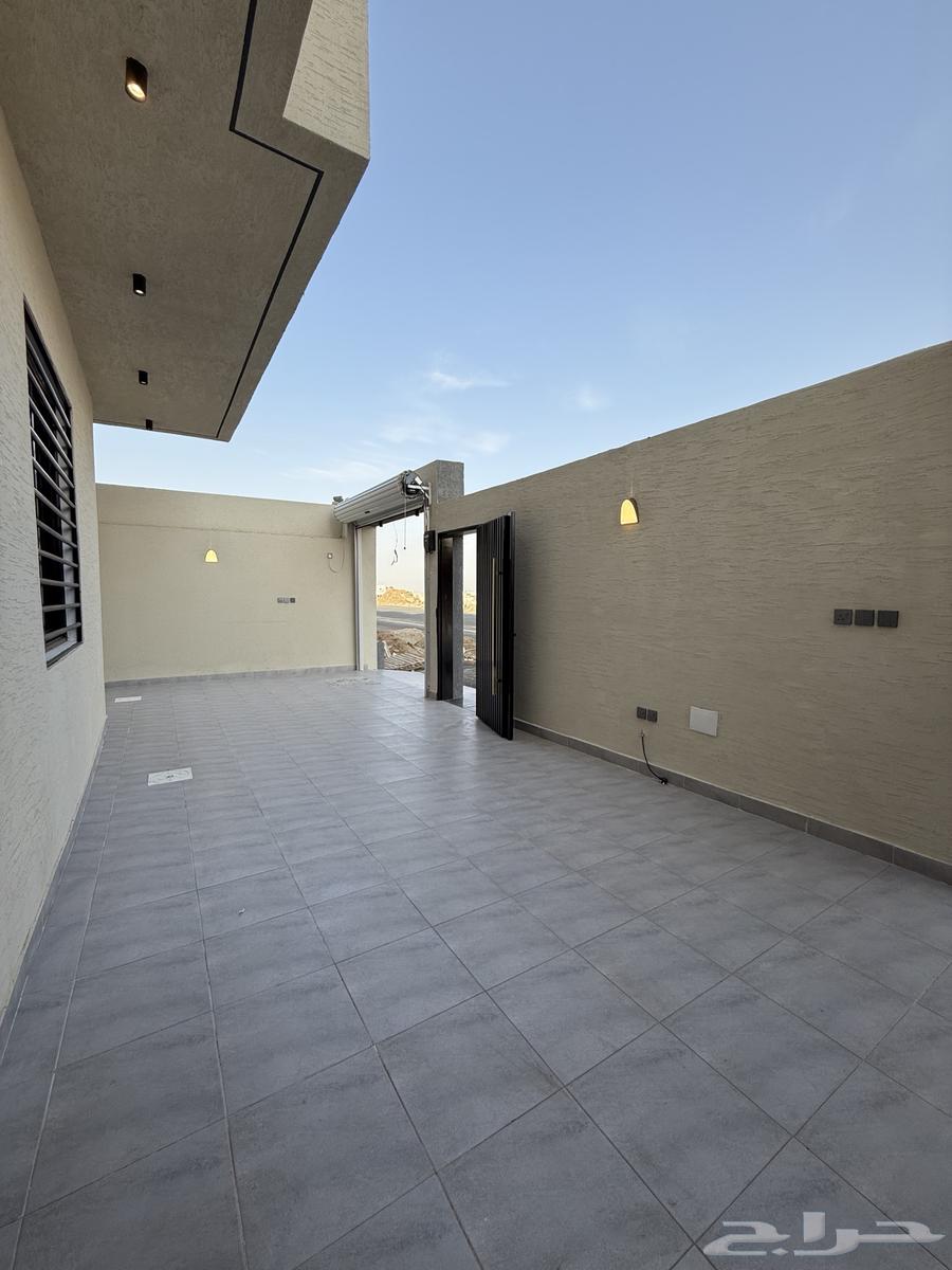 للبيع دور أرضي بحوش كبير ومداخل خاصة خلف حديقة بالمحالة64606217556225113