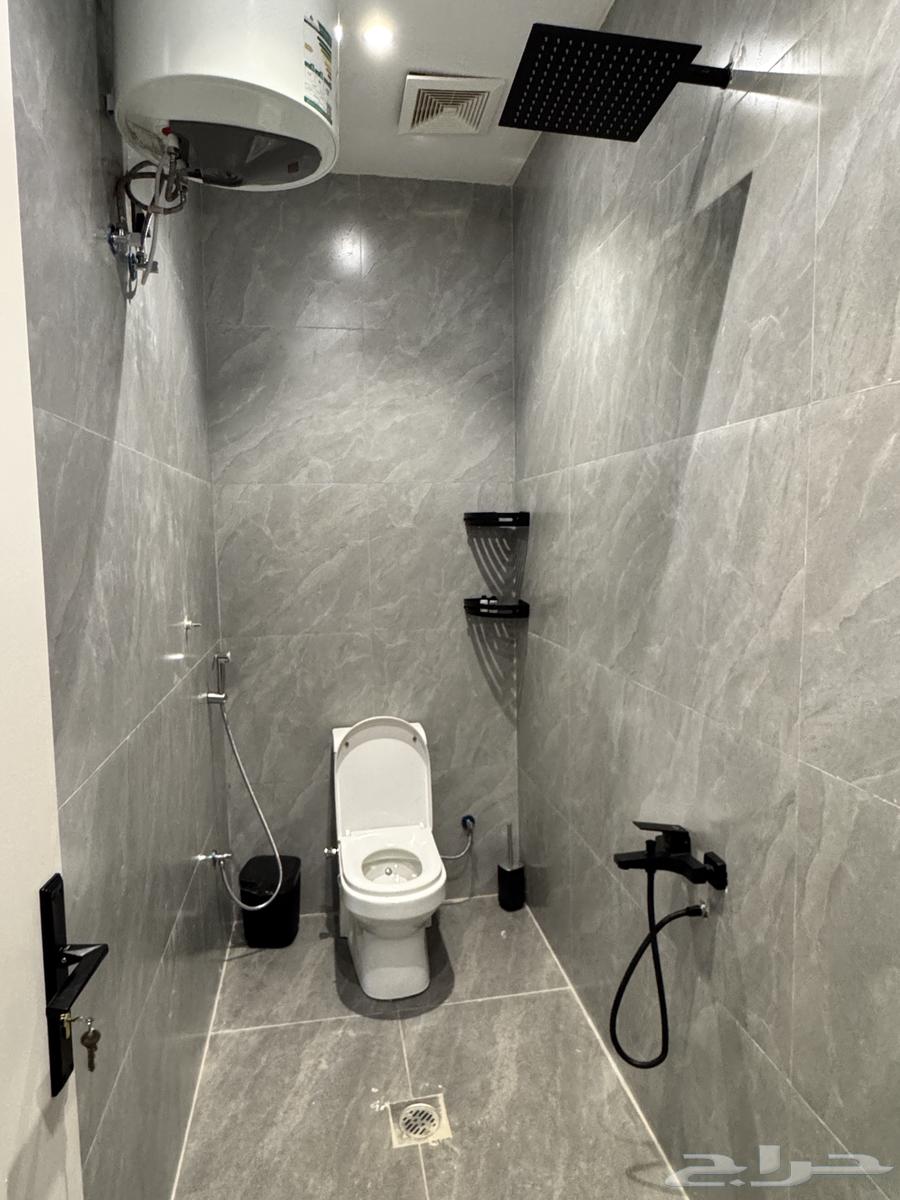شقة مفروش غرفة نوم ودورة مياه ( استديو )64606173961857114