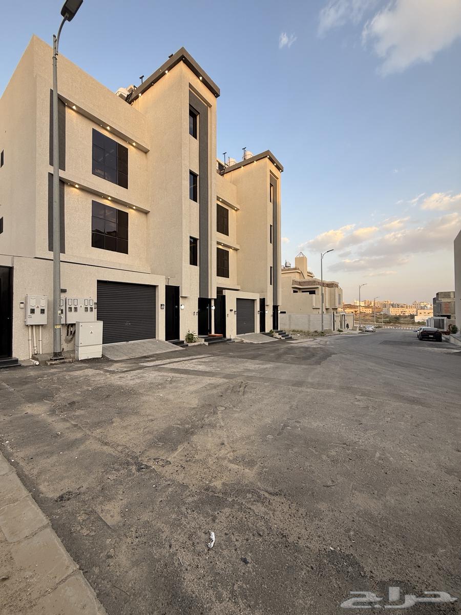 Apartments for sale on the upper floor with a ready elevator and private roof in Abha, Al Zuhur neighborhood64606187727745111