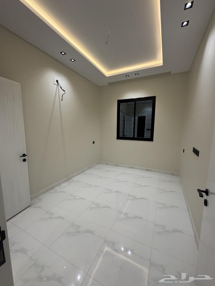 للبيع بمدينه أبها حي البديع شقه تمليك علوي مع سطح 480 الف64606245885954114