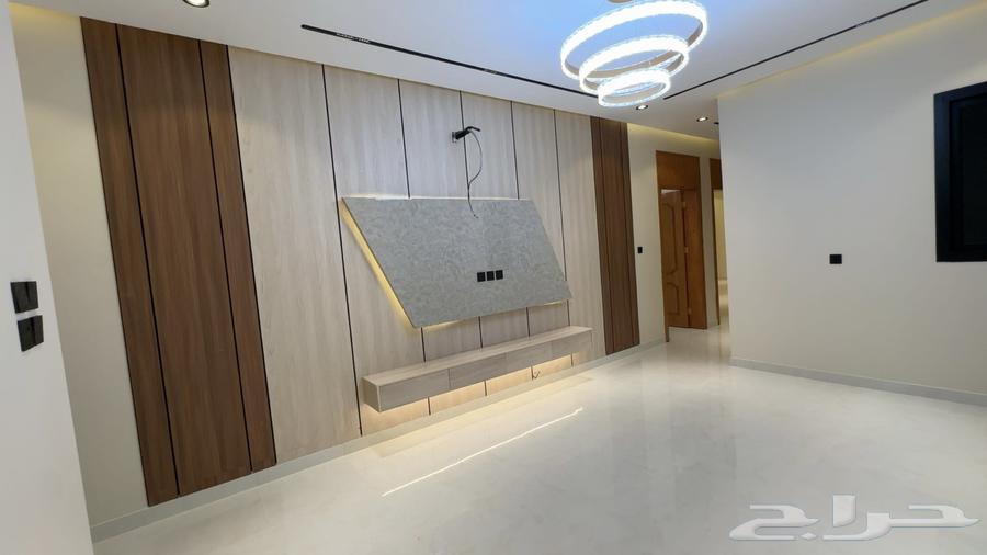 شقه من 4 غرف وصاله وسطح جديده للبيع بحي البوادي64606275337730114