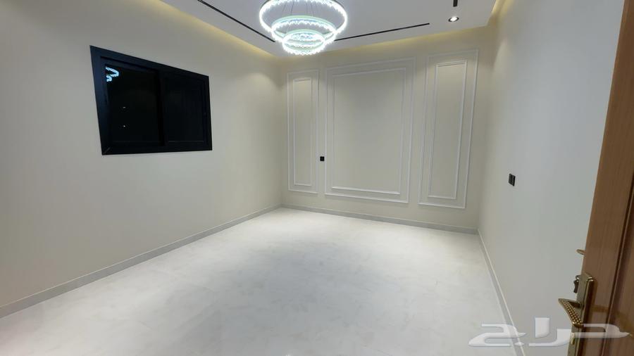 شقه من 4 غرف وصاله وسطح جديده للبيع بحي البوادي64606275337730112