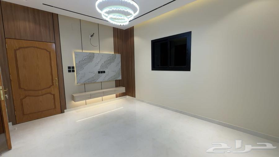 شقه من 4 غرف وصاله وسطح جديده للبيع بحي البوادي64606275337730111