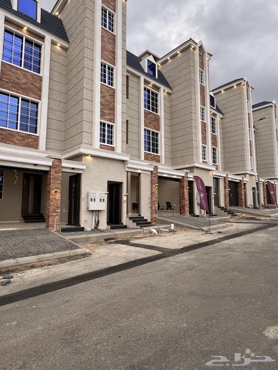 للبيع ادوار ارضيه وادوار علويه خلف المعارض خميس مشيط64618917765761110