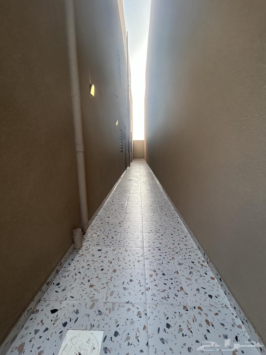 للبيع دور ارضي 6غرف بحوش وسيع شمال خميس مشيط64618992307969112