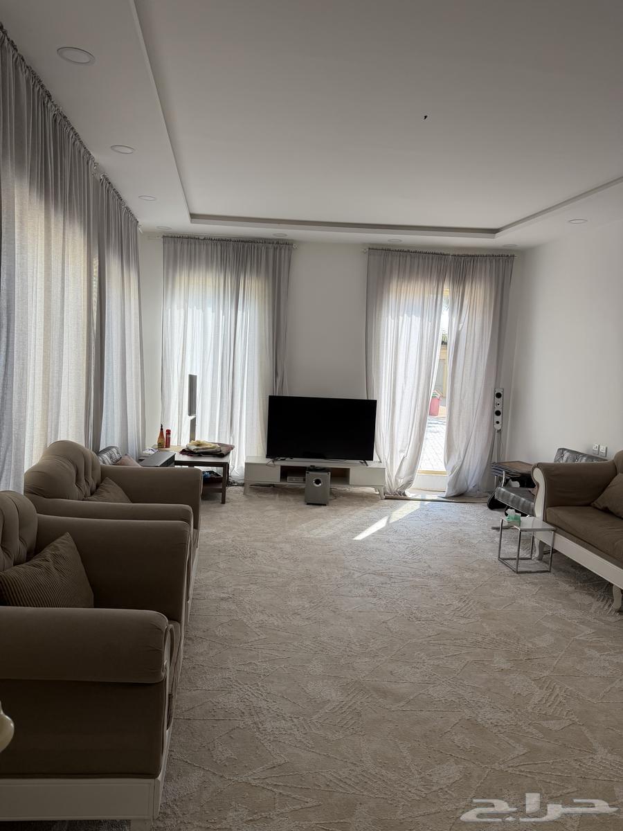 A Rest in Al-Ayina64625503377665111