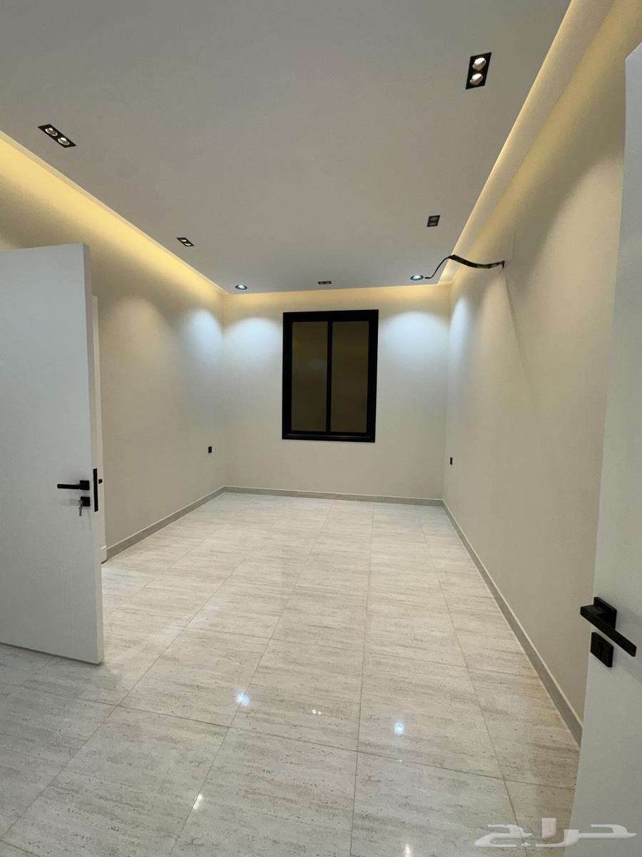 للبيع شقق علوية وسيعة 245 متر مع باركن حي الراقي64618917161987114