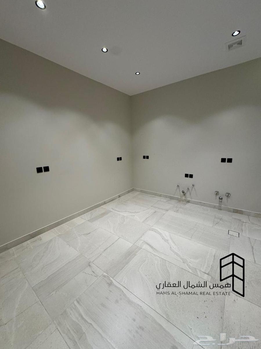 للبيع شقه ارضيه حي الاخضر 6 غرف64618932246403113