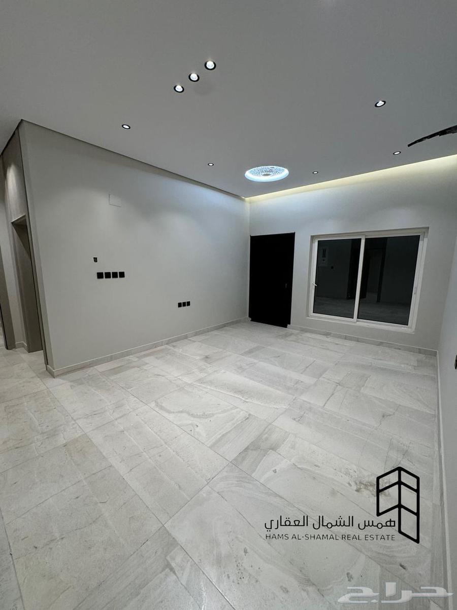 للبيع شقه ارضيه حي الاخضر 6 غرف64618932246403114