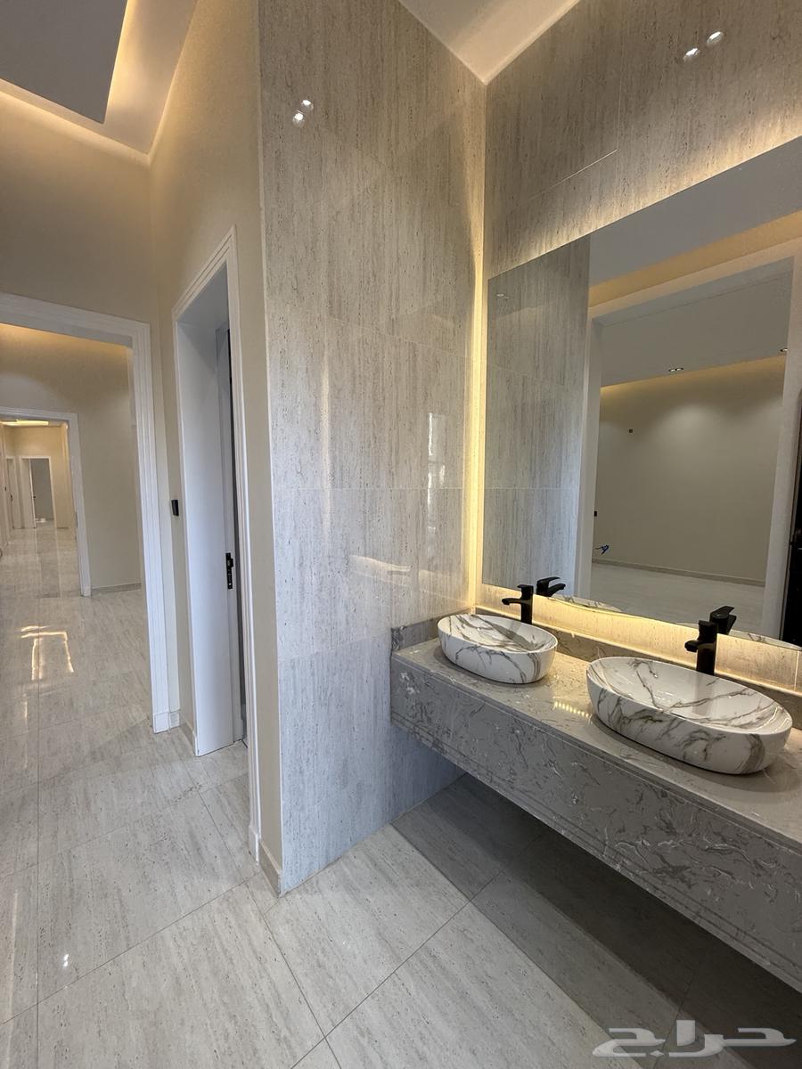 للبيع دور أرضي بحوش خاص 6 غرف مقابل نادي ضمك الرياضي64662084981633114