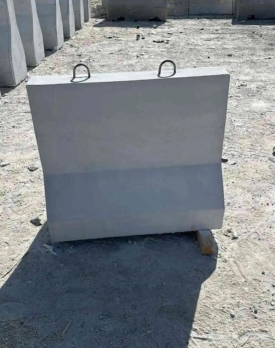 Concrete barriers, public garden decorations, and lighting pole bases64594134095363113