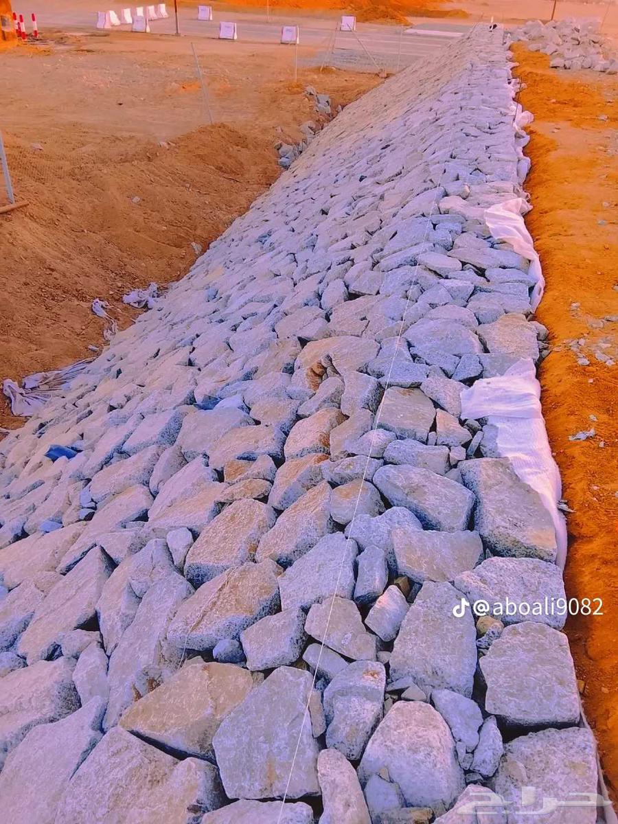 أعمال حجر وطين بجميع انواعها التراثية ومشبات64594181557251111