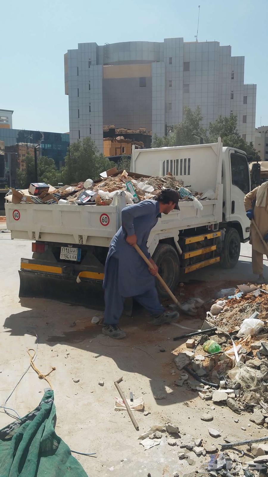 Transportation of construction waste and all kinds of items, cartons, etc.64594274164609112