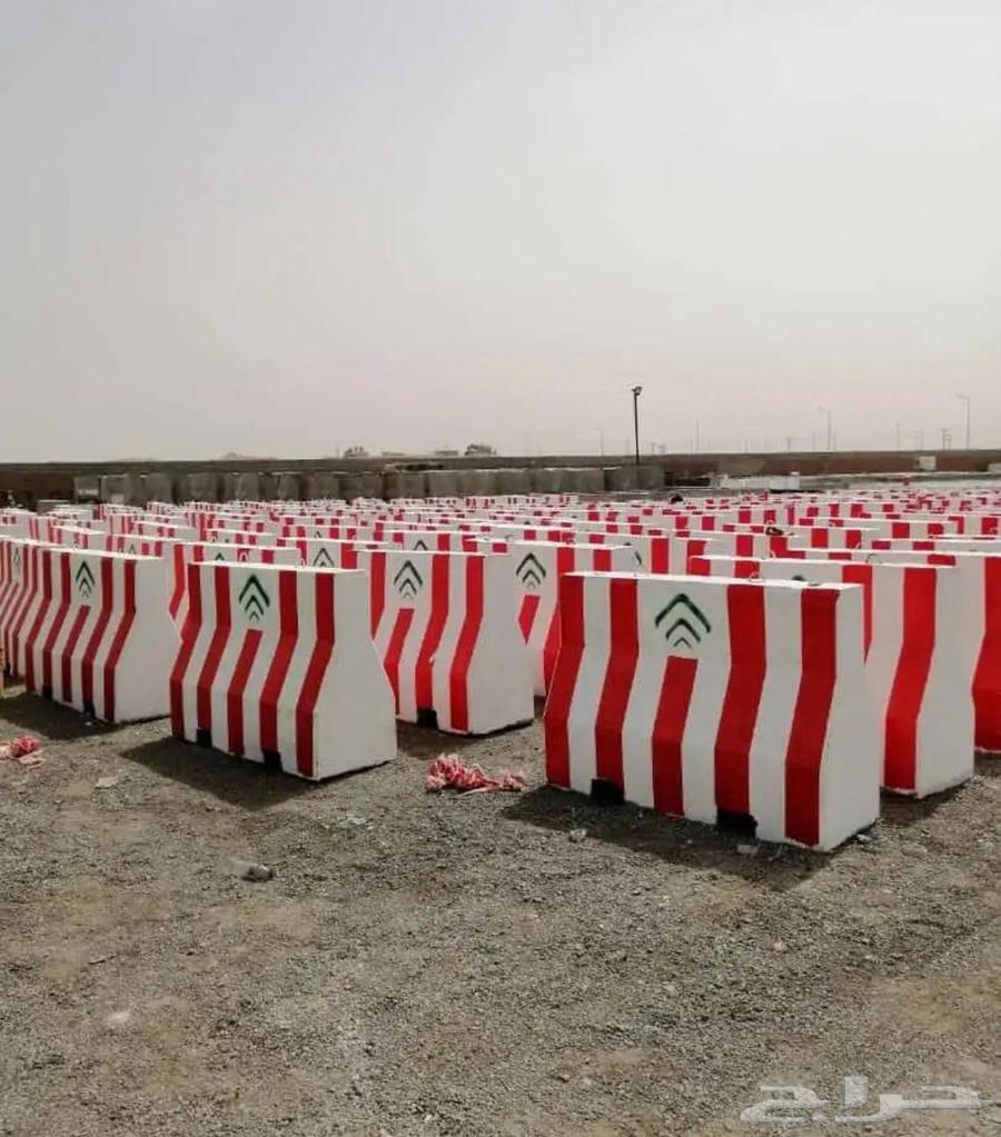 Concrete barriers, public garden decorations, and lighting pole bases64594134095363112