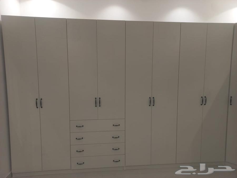 نجار للديكور الخشبي وتفصيل الخزائن والديكورات وتفصيل الابواب64594210789123112