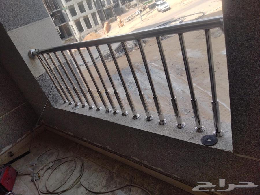 Stainless steel and iron craftsman in Tabriz, making tables, chairs, doors, and seeking work64584376168066114