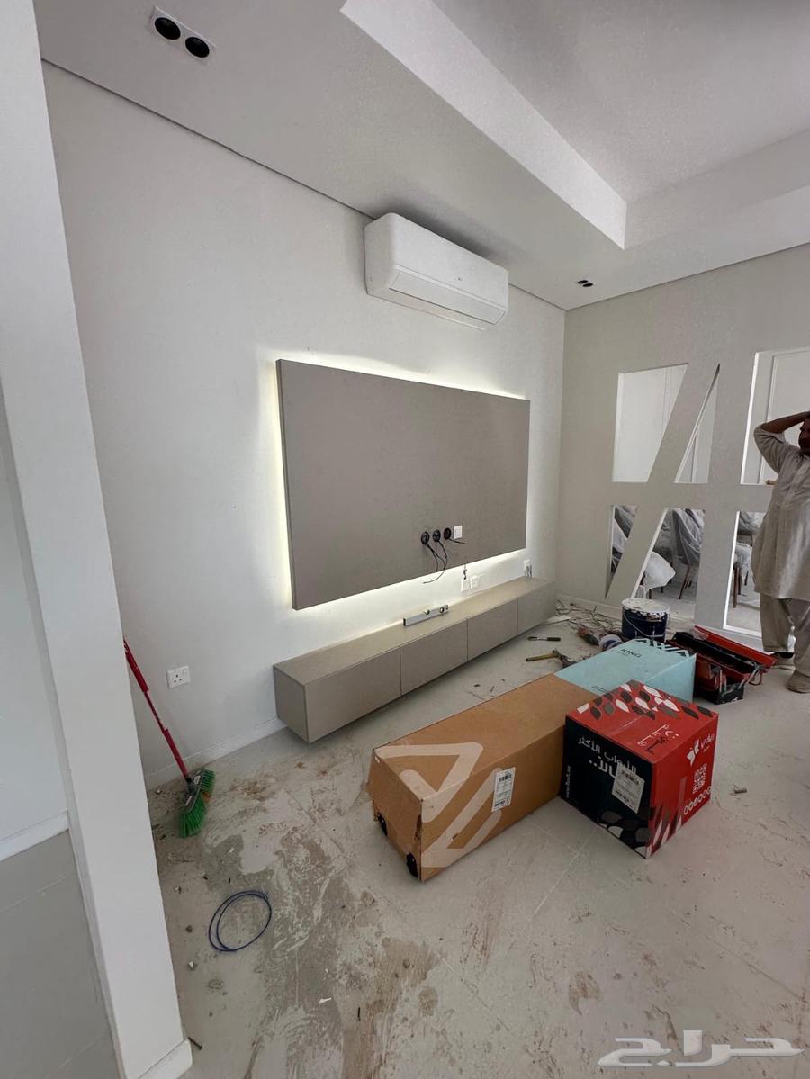 Installation of Sheboard, artistic screen backgrounds, and painting64594118982785111