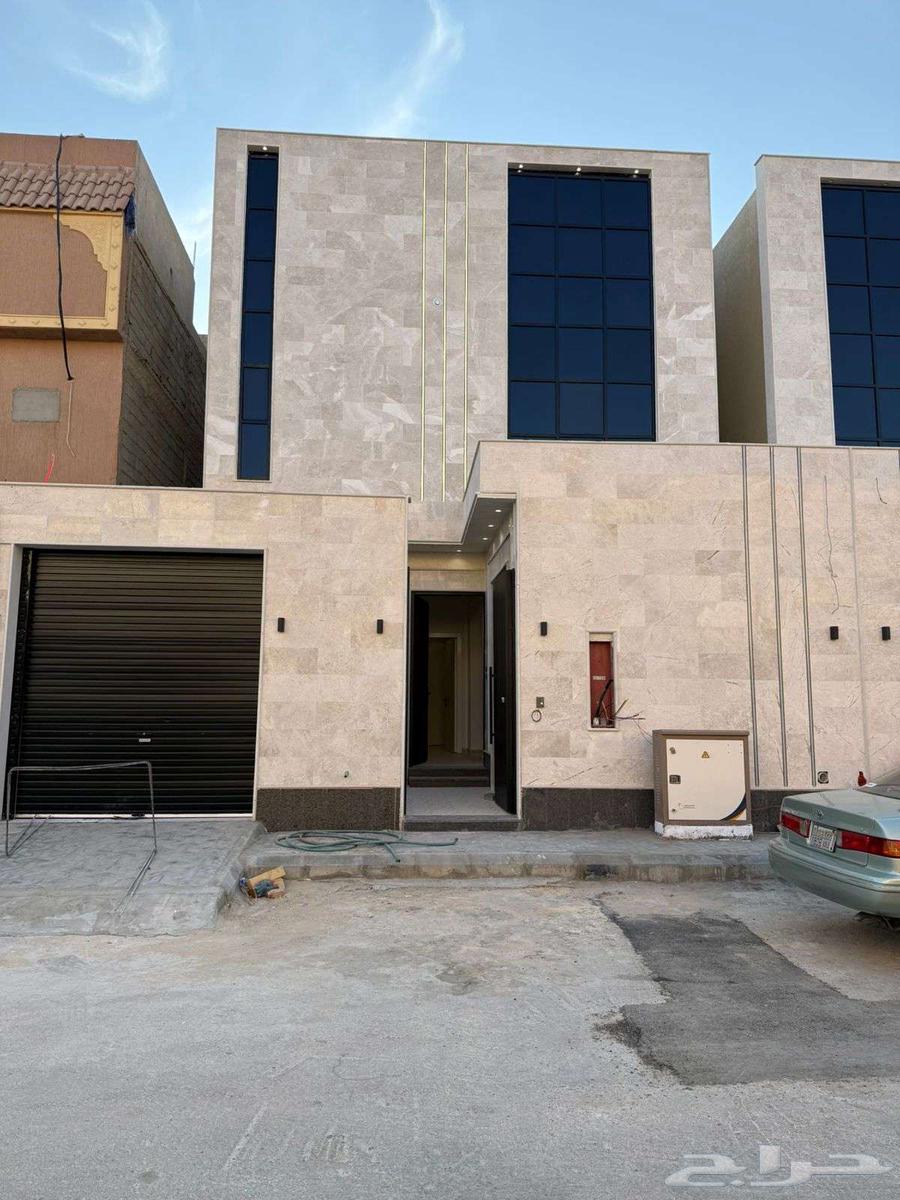 فيلا درج صالة فاخرة مساحة 200 متر مقابل القريه الشعبيه64594098293761110