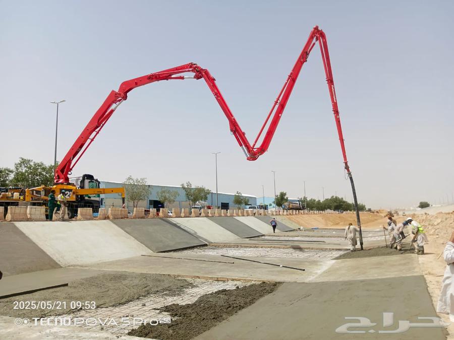 Concrete pouring with fan64594052975235110