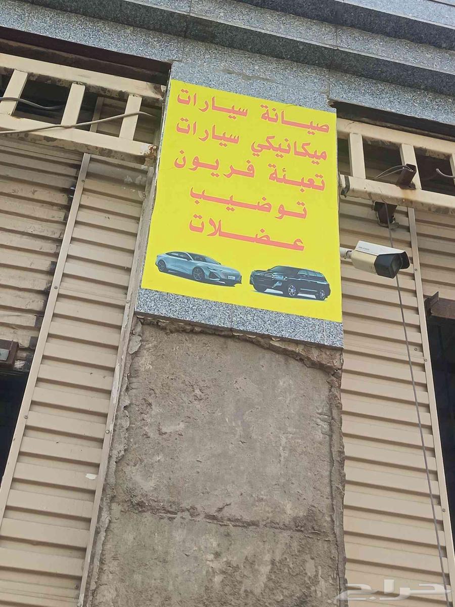 Car mechanic, electrician, and air conditioning technician64594196729985111