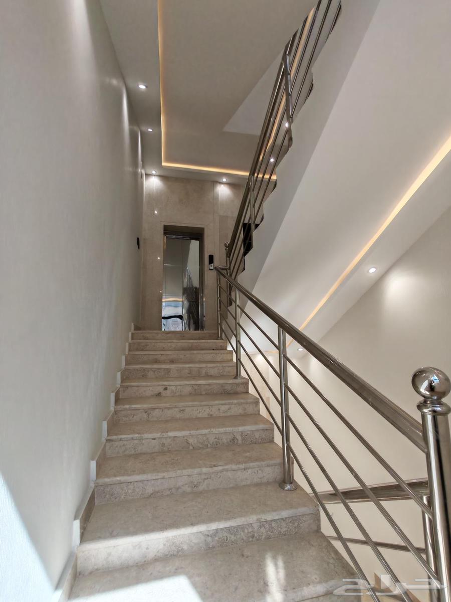 للبيع بحي الضيافه شقق علويه من 520 الف بسطح خاص ومصعد64594097989762112