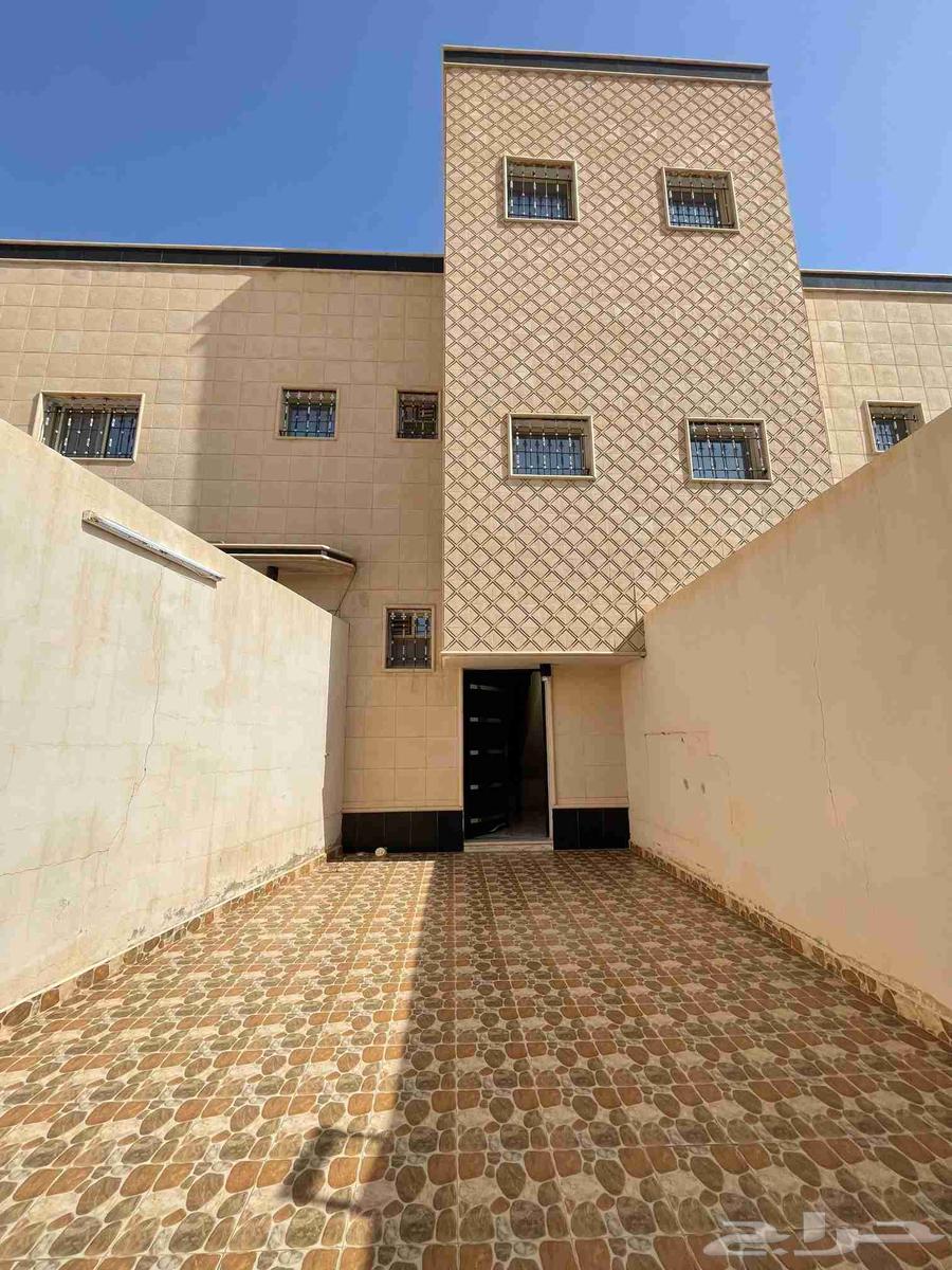 للبيع وحده شقة علوية نظيفة الناصرية الصندوق العقاري بريده64589641352321111