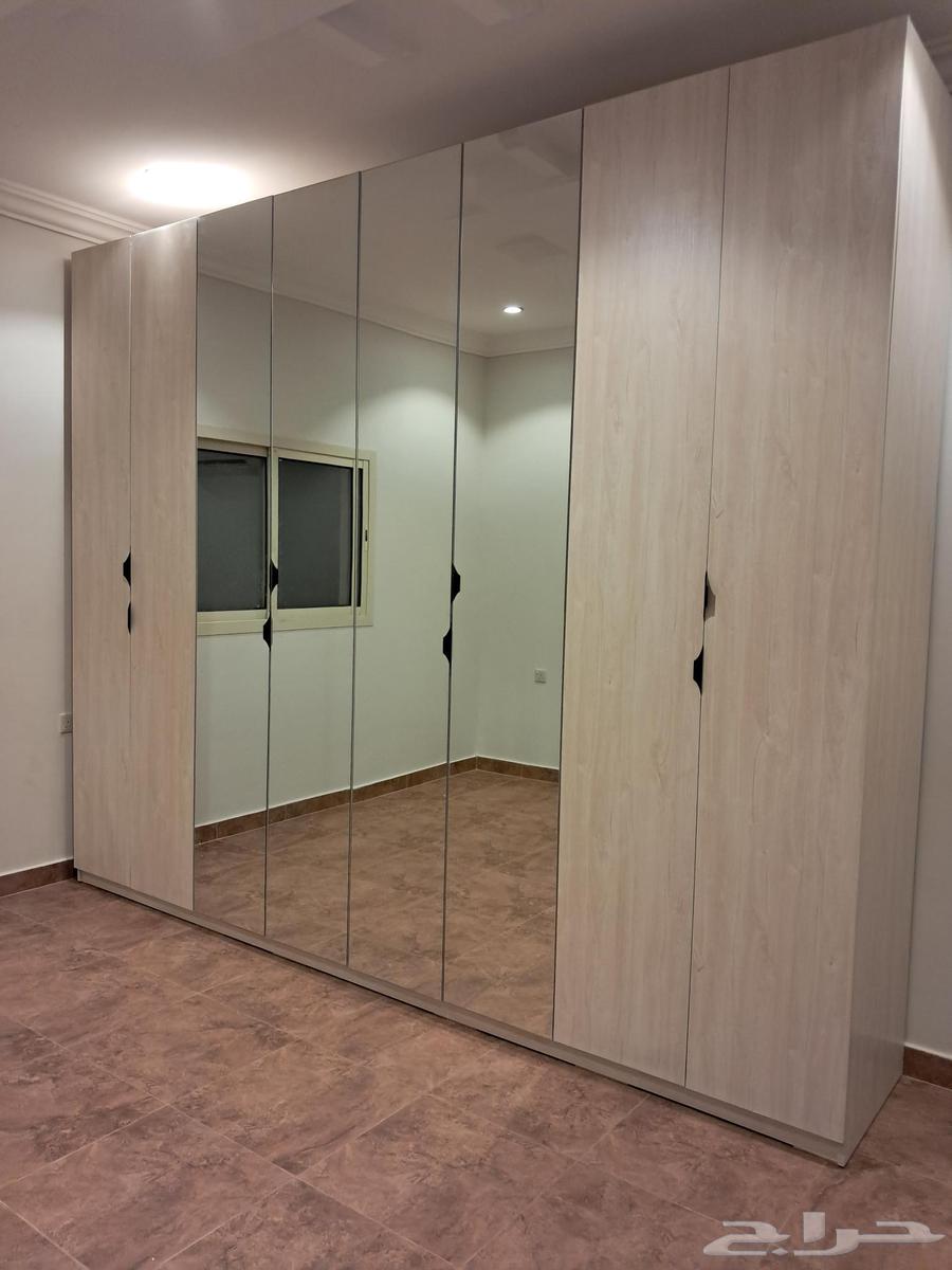 نجار للديكور الخشبي وتفصيل الخزائن والديكورات وتفصيل الابواب64594210789123110