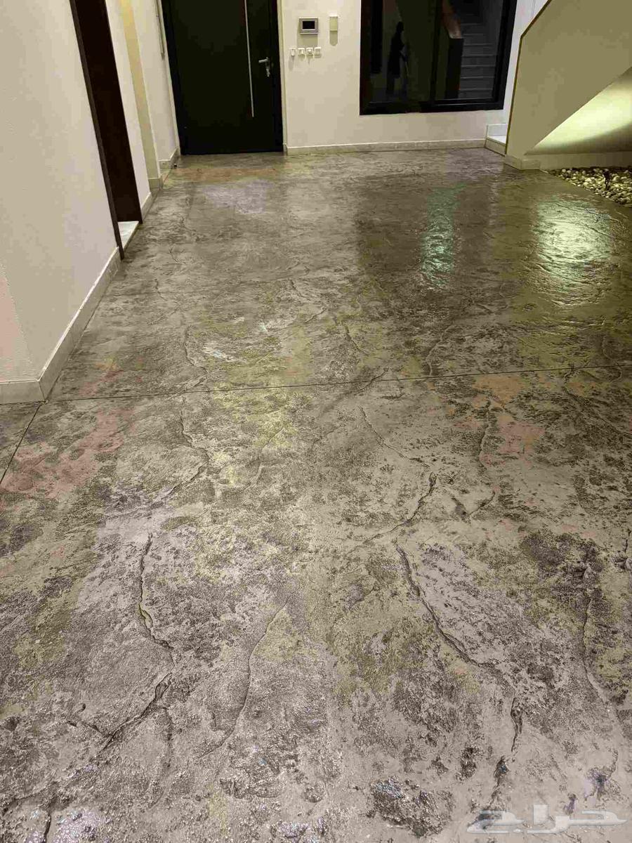 Colored printed concrete technician, decorative topping pour, fan pour, screed pour64594211128193112