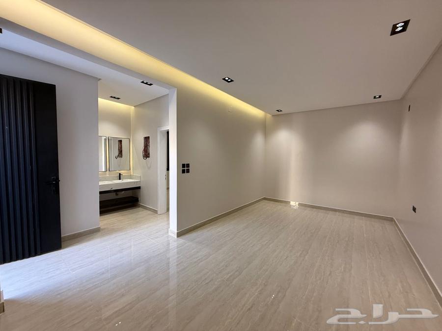 فيلا درج صالة فاخرة مساحة 200 متر مقابل القريه الشعبيه64594098293761114