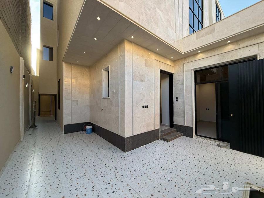 فيلا درج صالة فاخرة مساحة 200 متر مقابل القريه الشعبيه64594098293761111