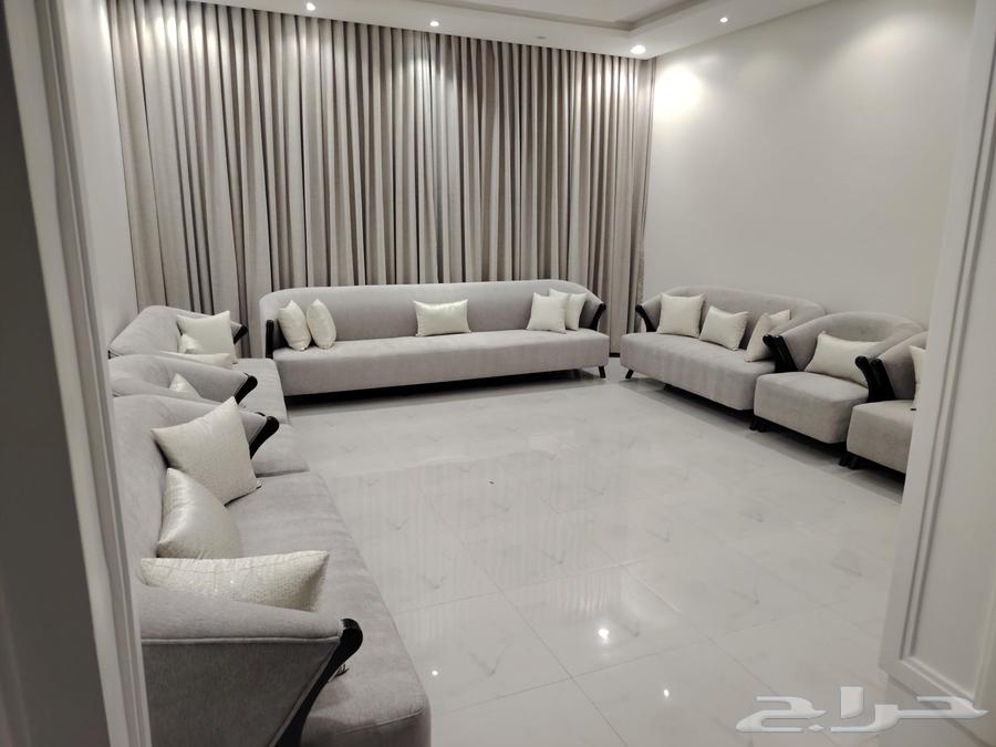 Sofa detailing and Wi-Fi system details64589727820163111