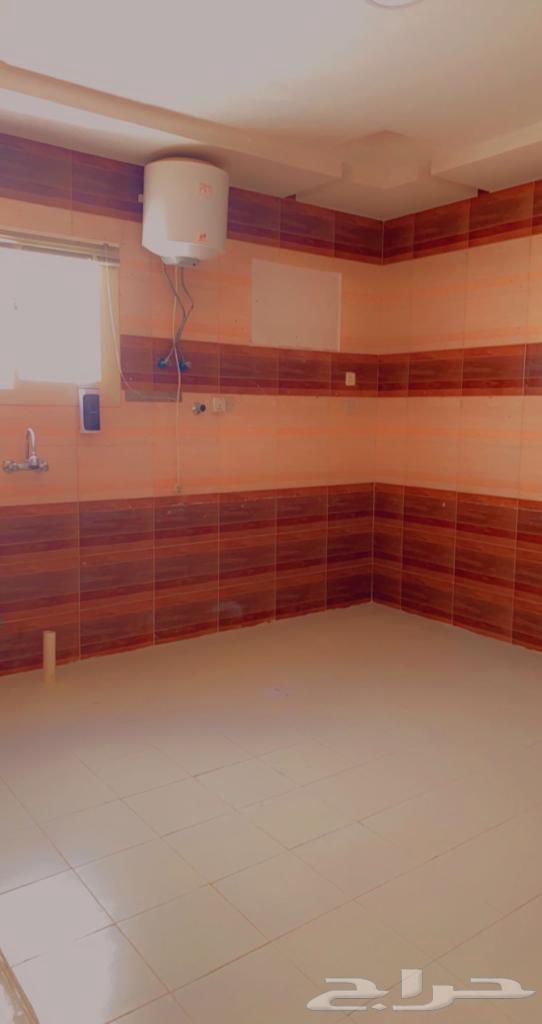 للبيع وحده شقة علوية نظيفة الناصرية الصندوق العقاري بريده64589641352321114