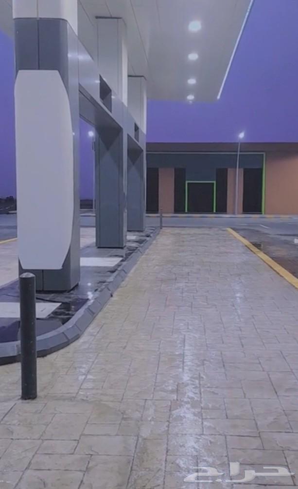 Colored printed concrete technician, decorative topping pour, fan pour, screed pour64594211128193114