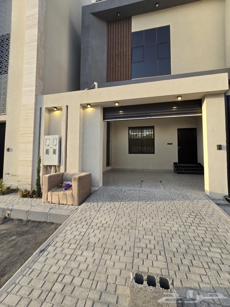 للبيع أدوار ارضيه 6غرفVIPحوش مدخل سياره580ألف مقابل نادي ضمك64594116445058113